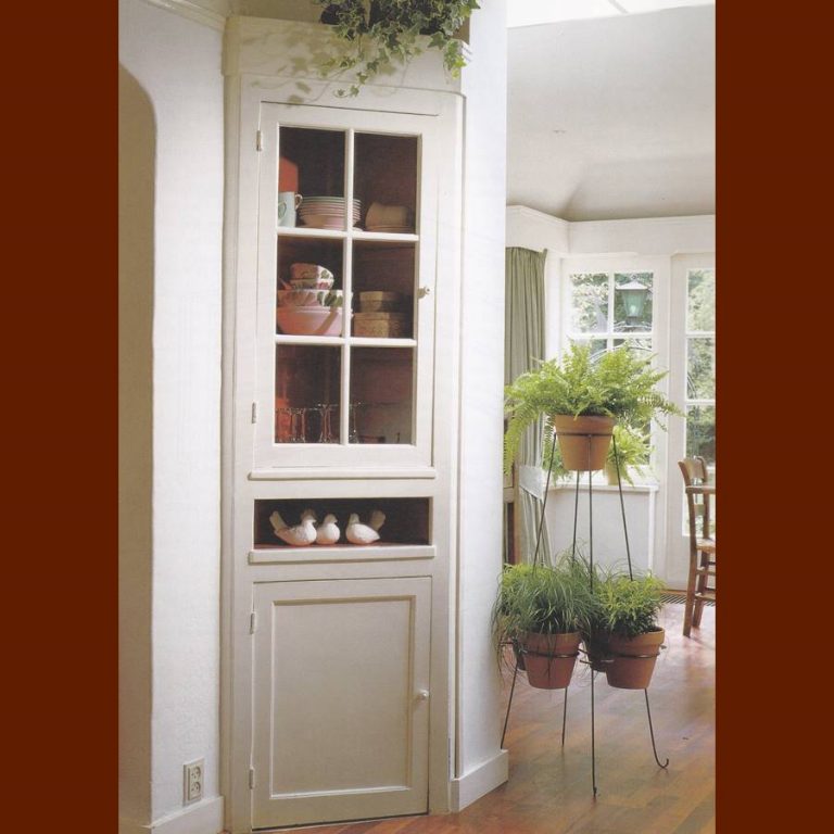 Corner Cabinets with Doors
